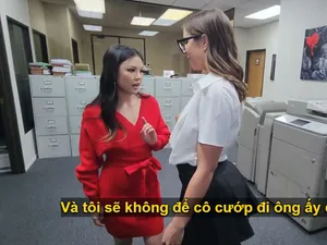 Bố dượng may mắn đụ cùng lúc con gái và em trợ lý riêng Bố dượng may mắn đụ cùng lúc con gái và em trợ lý riêng