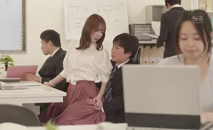 Cám dỗ khó cưỡng lại của em đồng nghiệp thích ngồi cưỡi ngựa Cám dỗ khó cưỡng lại của em đồng nghiệp thích ngồi cưỡi ngựa