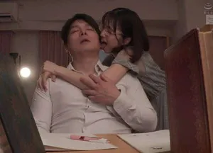 Cô gái nghiện hôn đi chăn trai để thoả mãn nhu cầu Cô gái nghiện hôn đi chăn trai để thoả mãn nhu cầu