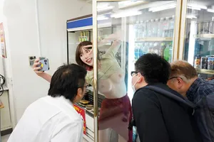 Eimi Fukada bị thôi miên tẩy não biến thành cô nàng nghiện tình dục Eimi Fukada bị thôi miên tẩy não biến thành cô nàng nghiện tình dục