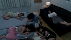 Mấy cô bạn thân để ngủ nhờ, nữa đêm thanh niên lén địt từng em Mấy cô bạn thân để ngủ nhờ, nữa đêm thanh niên lén địt từng em