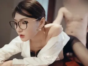 Vào phòng riêng được sếp nữ dâm đãng bú cu cho Vào phòng riêng được sếp nữ dâm đãng bú cu cho